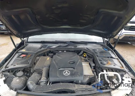 2015 Mercedes-Benz C 300 из США, поврежденный, VIN 55SWF4JB0FU055962